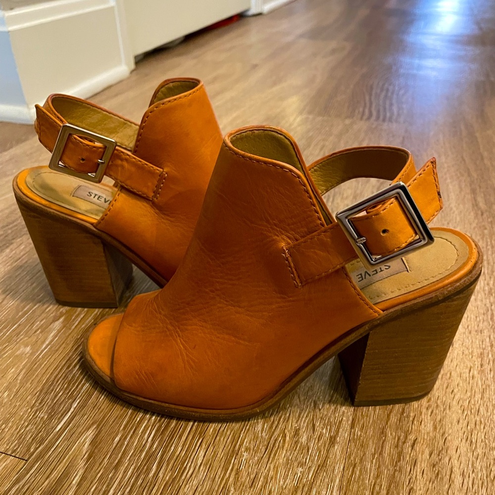 Lightly used Steve Madden “Tallen” Heels. Size 6.5. Real leather.